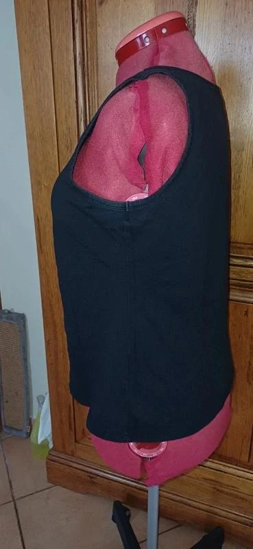 Camiseta negra sin mangas talla 42 – photo 2